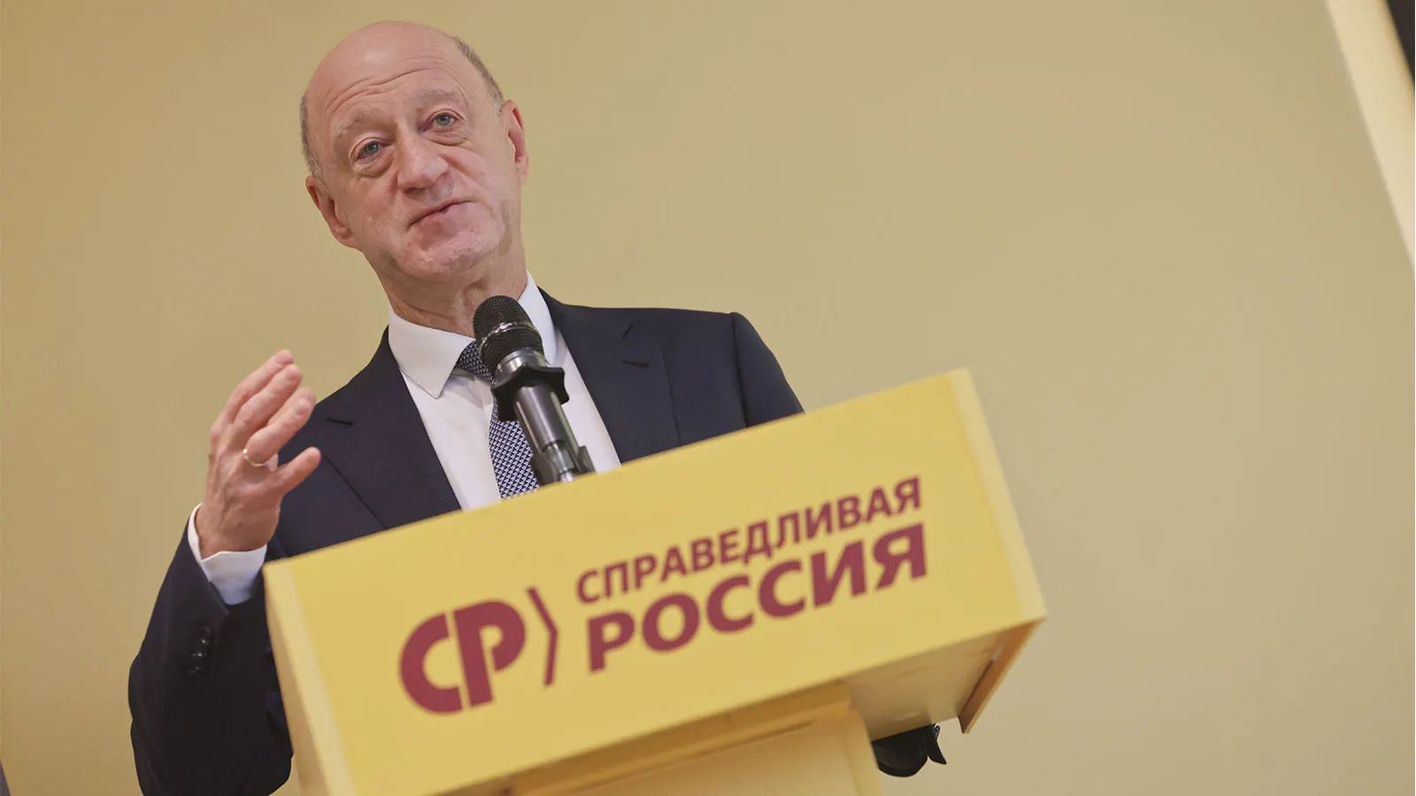 Бабаков может возглавить партию на фоне травмы Миронова; обсуждаются варианты формирования будущей фракции в Госдуме.