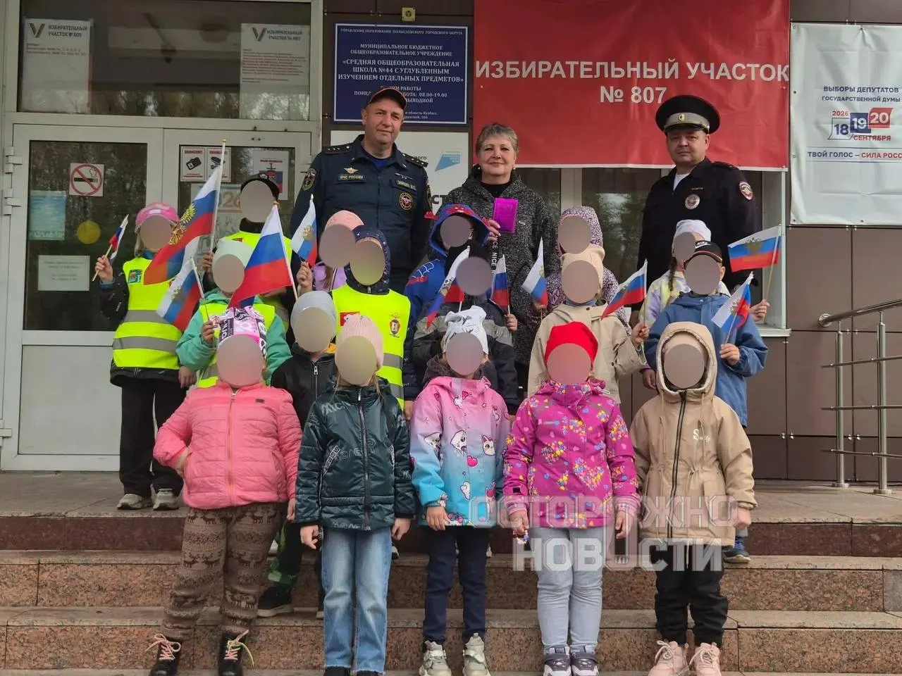 По всей России дошкольные учреждения сообщают об экскурсиях на избирательные участки и даже о детских вариантах голосования, что вызывает дискуссии о допустимости таких действий.