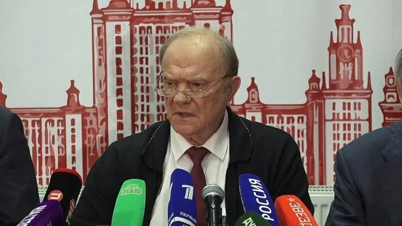 Лидер КПРФ призывает сменить курс, отмечая экономическое и технологическое отставание страны и ухудшение благосостояния населения.