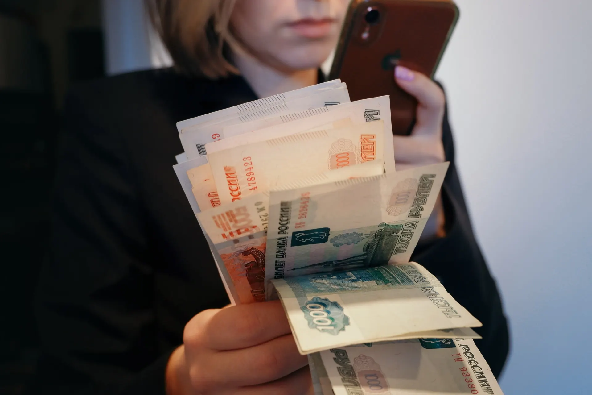 Разбор причин замедления роста экономики страны помимо ключевой ставки.
