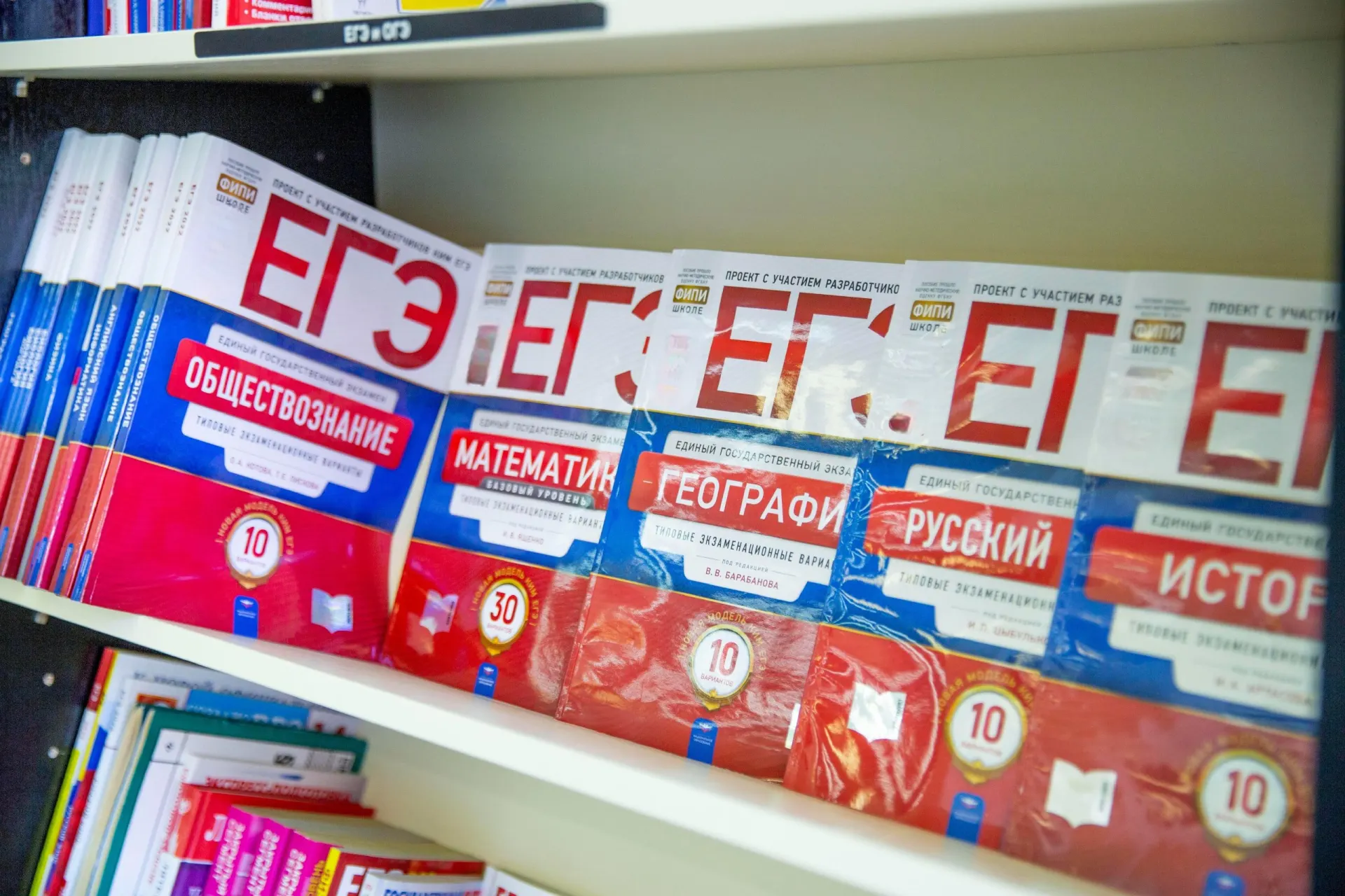 Изменения коснутся двух предметов ЕГЭ, но время на экзамены останется прежним.