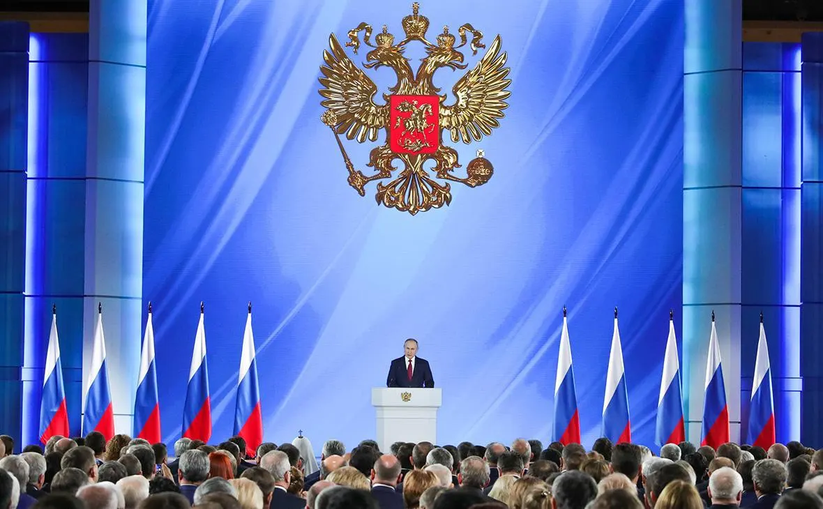 Пресс-секретарь президента сообщил, что Путин выступит перед парламентом тогда, когда сочтет это целесообразным. Ежегодное обращение к Госдуме и Совету Федерации — конституционная обязанность. В 2025 году он также не выступал, последний раз — в феврале 2024 года.