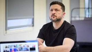 Президент Украины Владимир Зеленский считает, что ужесточение интернет-ограничений в России связано с подготовкой к новой волне мобилизации и возможному масштабному наступлению, а также не исключает попытки ограниченной операции против одной из стран Балтии для проверки реакции НАТО.