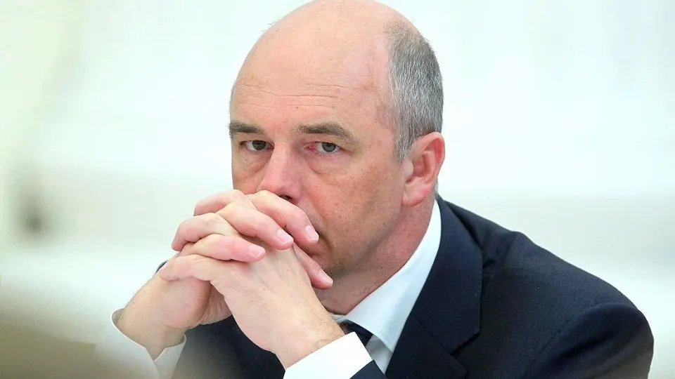 Глава Минфина предупредил, что суммарный дефицит консолидированных бюджетов субъектов РФ увеличится до 1,9 трлн рублей; регионы тратят резервы и наращивают долг, а восстановление поступлений под вопросом.