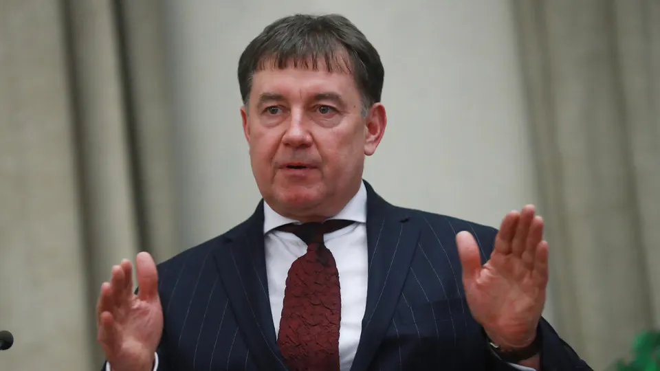 Мосгорсуд подтвердил национализацию имущества бывшего председателя Совета судей России Виктора Момотова: у него и связанных лиц изъяли более 100 объектов недвижимости и сеть гостиниц Marton на 9 млрд рублей по делу о коррупции и связях с криминалом.
