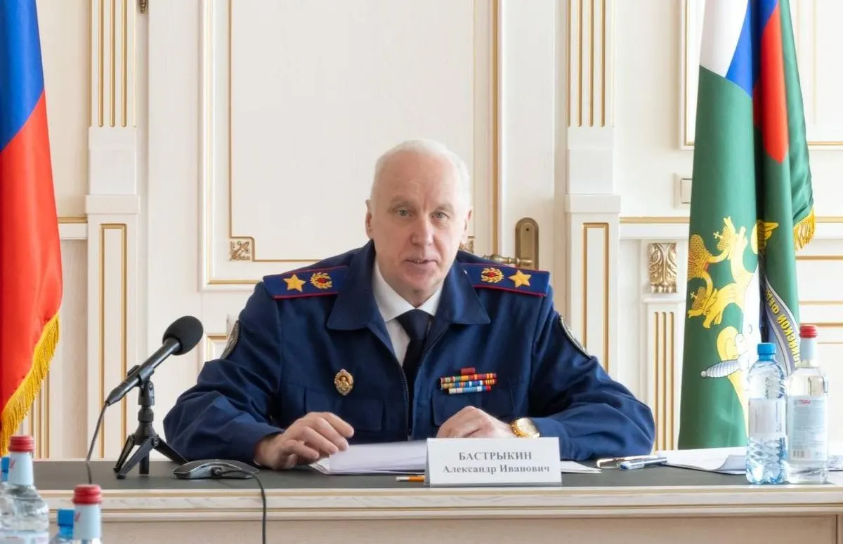 Председатель Следственного комитета России Александр Бастрыкин поручил провести проверку произведений детского писателя Григория Остера, среди которых сборник «Вредные советы». Поводом стали претензии к их «педагогической» составляющей, высказанные на заседании координационного совета ведомства.