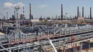 Из‑за атак беспилотников остановлена переработка нефти на Туапсинском и Новокуйбышевском НПЗ, ранее под ударами оказывались заводы в Нижегородской, Саратовской и Ленинградской областях.