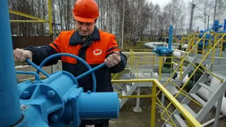 С 1 мая останавливается прокачка казахстанской нефти по нефтепроводу «Дружба» в Германию и Венгрию, что усиливает дефицит топлива в Европе на фоне сокращения мировых поставок из-за войны в Иране и блокировки Ормузского пролива.