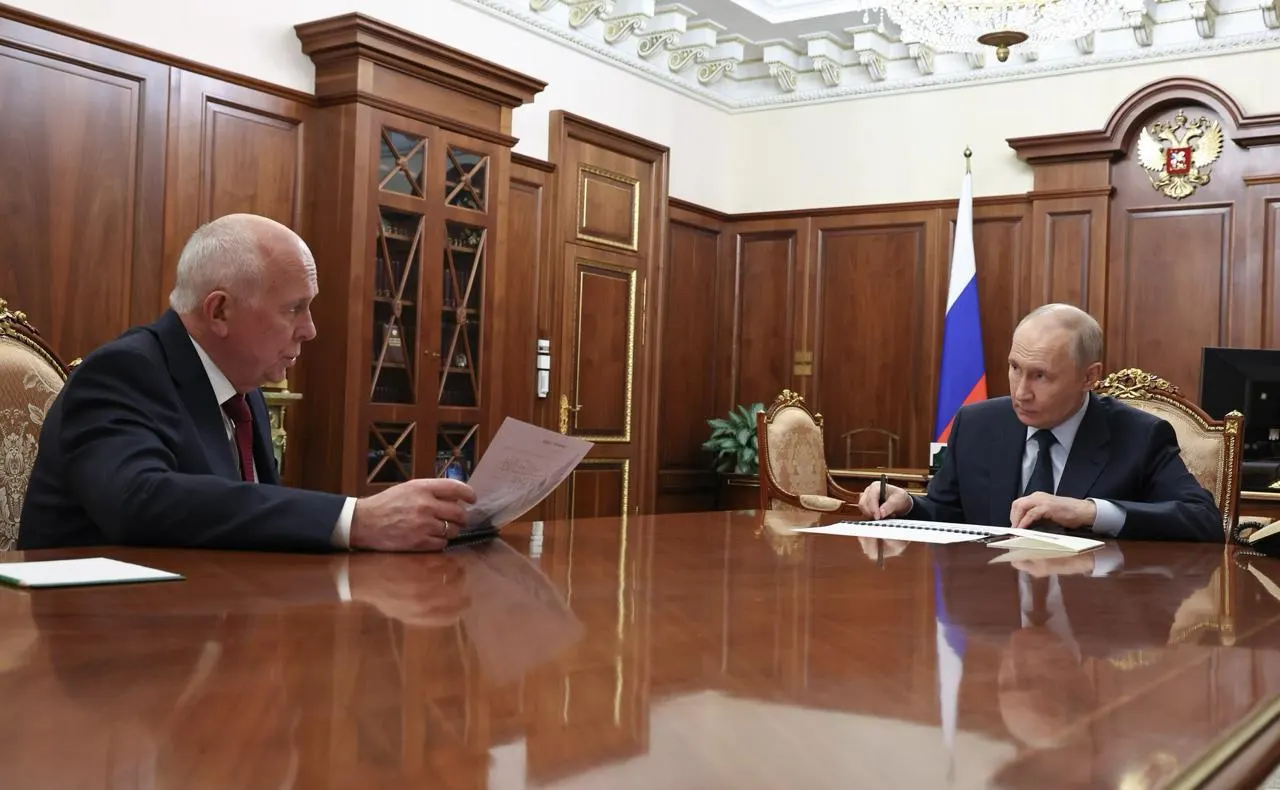 Руководство докладывает президенту о срыве сроков: серийный запуск пассажирских моделей перенесён на следующий год, планы выпуска к 2030‑му пересматриваются.