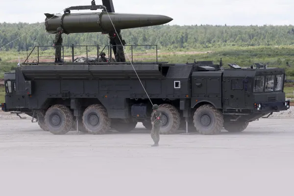 Белорусские военные приступили к плановым учениям по боевому применению и ядерному обеспечению; учения проводятся совместно с российской стороной, в Минобороны заявляют, что они не угрожают безопасности региона.