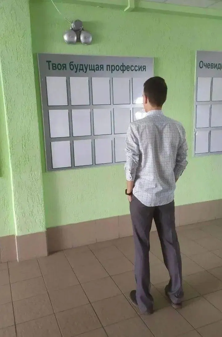 Законопроект предлагает допускать в магистратуру либо выпускников профильных бакалавриатов, либо специалистов с опытом работы по направлению; такие требования смогут закреплять образовательные стандарты. С 1 сентября 2026 года планируется переход на новую систему высшего образования.