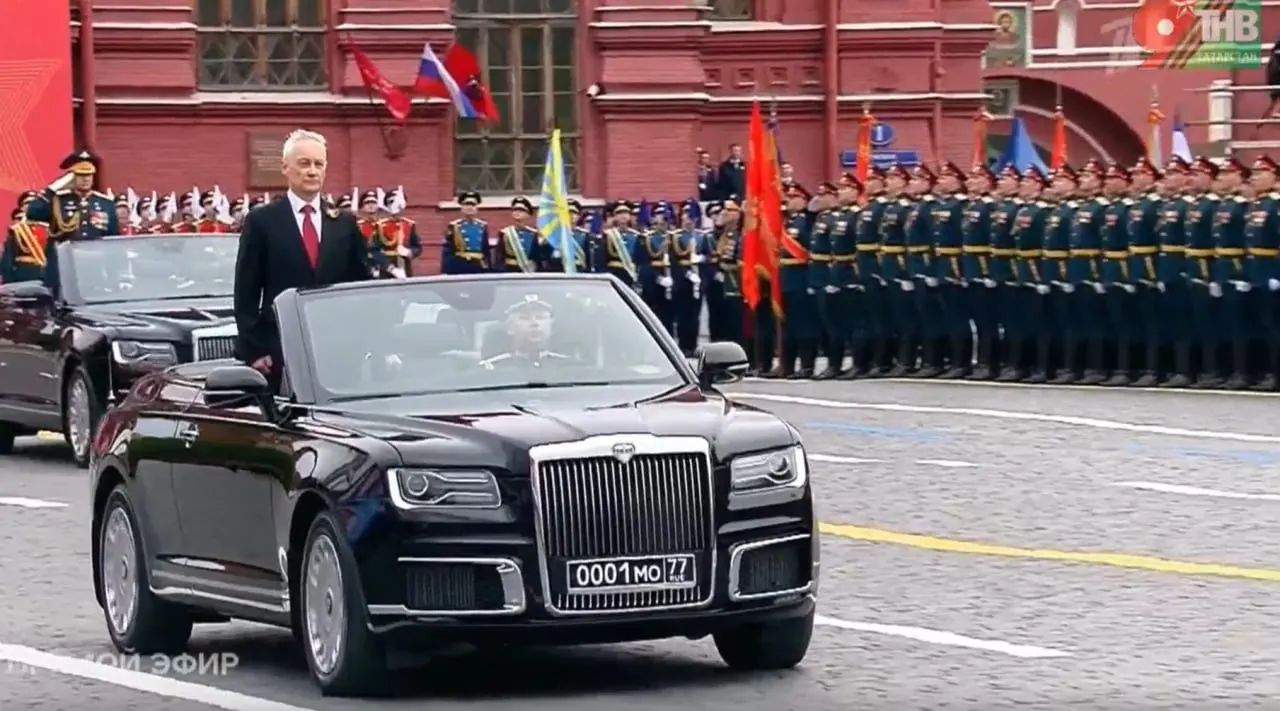 В Москве показали кабриолет Aurus; аналогичные модификации этих автомобилей также собирают в Елабуге.