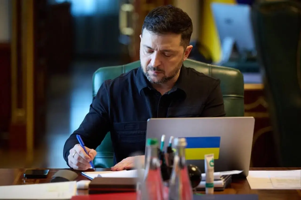 Президент Украины заявил, что ВСУ перейдут в режим прекращения огня с 00:00 ночи 6 мая; Киев при этом не получал от Москвы официального предложения о перемирии на 8–9 мая.