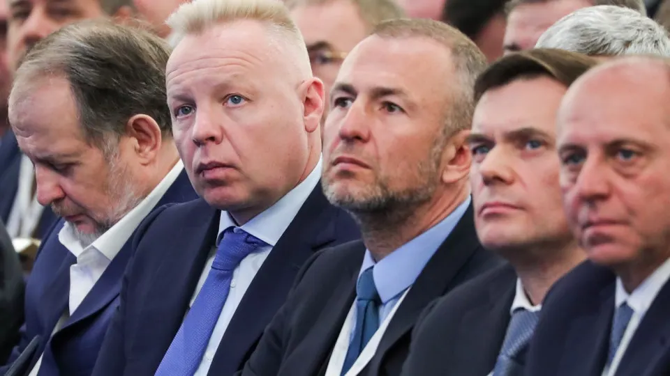 Российские предпринимательские круги предлагают ограничить публичный доступ к судебным документам и сведениям по делам о возмещении ущерба от санкций; идею обсуждают в администрации президента, Минюст её поддержал, Минэкономразвития возражает.