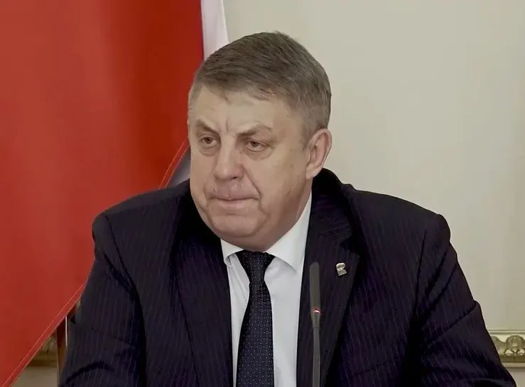 Александр Богомаз подал в отставку как губернатор Брянской области 13 мая; на следующий день он получил мандат депутата Госдумы от «Единой России», решение утвердил ЦИК. Одновременно с ним с поста ушёл губернатор Белгородской области Вячеслав Гладков.
