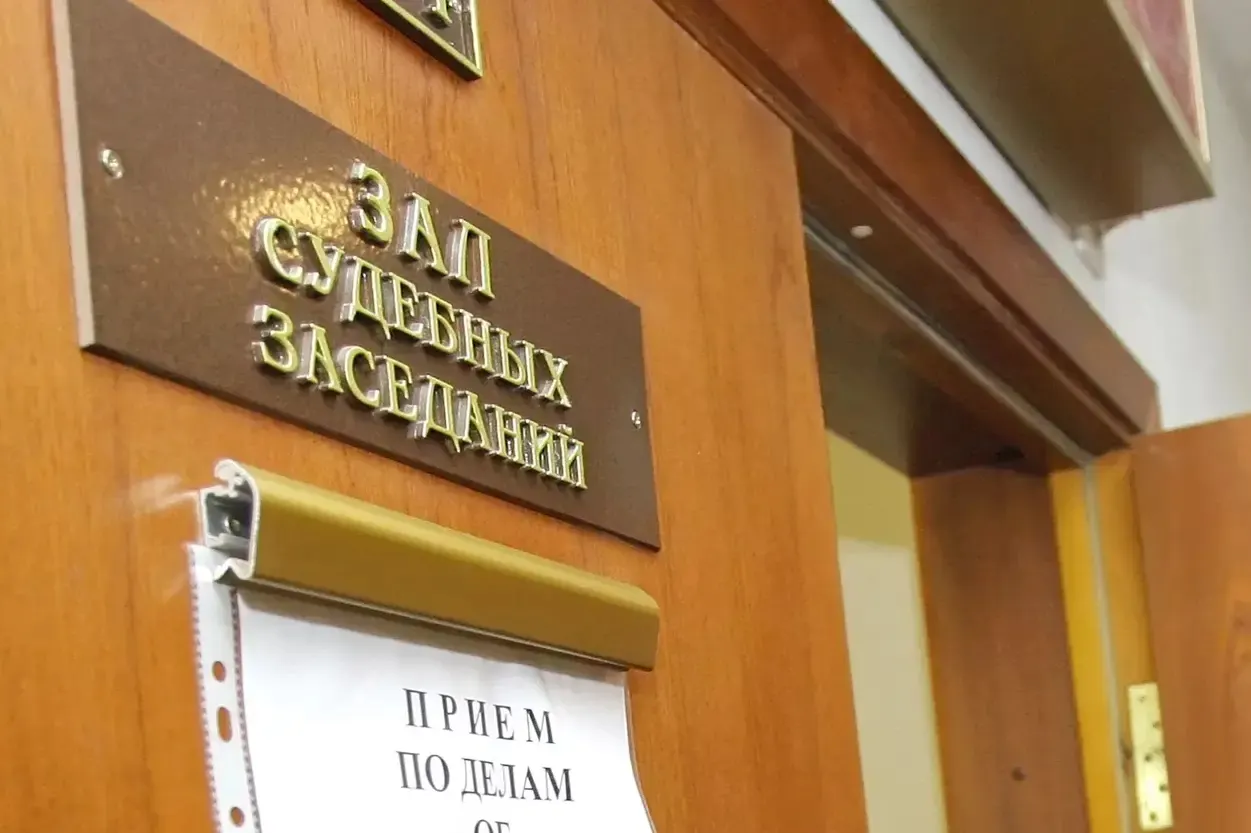 Число осуждений по «шпионским» статьям выросло в разы: в 2025 году зарегистрировано рекордное число приговоров, многие из них сопровождаются длительными сроками и пожизненным заключением.
