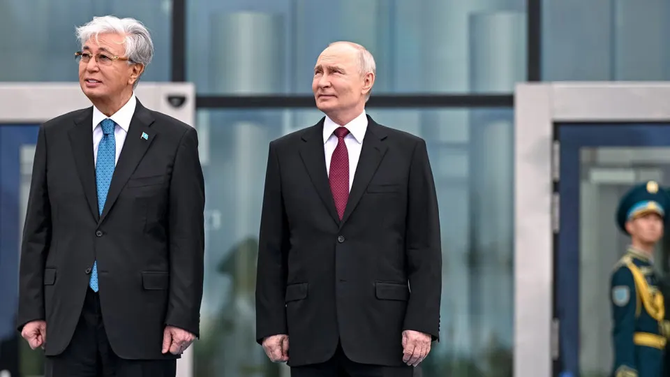 Атомная станция у озера Балхаш оценена в $16,4 млрд; строительство начнётся в 2027 году, первый реактор планируется ввести в эксплуатацию в 2034 году. Основную часть финансирования предоставит российский экспортный кредит.
