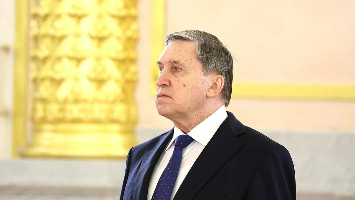 Помощник российского лидера заявил, что конфликт не закончится до вывода украинских войск из Донбасса. По его словам, переговоры могут повторяться, а США продолжают телефонные контакты по урегулированию. Президент готов на встречу при предварительных договорённостях о мирном договоре.