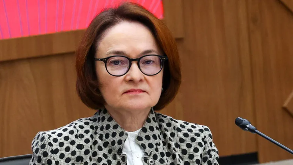 Глава Центробанка Эльвира Набиуллина примет участие в пресс‑конференции после заседания совета директоров по ключевой ставке 19 июня. Её почти месячное отсутствие вызвало слухи об отставке и усилило дискуссию о влиянии бюджетной политики на монетарную политику.