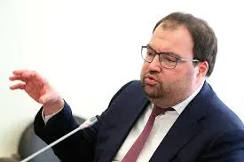 Глава Минцифры на IT‑завтраке ПМЭФ‑2026 заявил, что внедрение механизмов возрастной идентификации в онлайн‑сервисы — ближайшая задача ведомства; при этом изучается зарубежный опыт, в том числе платформы вроде Roblox.