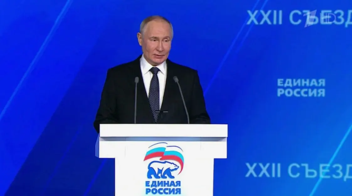 Кремль не исключил участие президента на съезде ЕР в день выдвижения кандидатов в Госдуму. Его появление может укрепить позиции партии на фоне падения рейтинга.