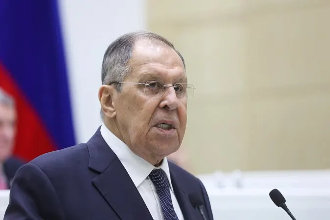 Глава МИД РФ заявил, что Еревану придётся сделать выбор между Евразийским экономическим союзом и Европейским союзом, поскольку нормы двух объединений взаимоисключающие и требуют быстрого разрешения ситуации.
