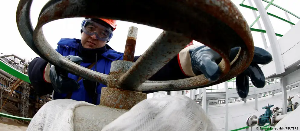 Утром 25 июня беспилотники нанесли удар по уфимскому нефтеперерабатывающему комплексу: по предварительным данным, повреждены установки первичной переработки на двух заводах. Происшествие вызвало очаги пожаров и может сказаться на поставках топлива.