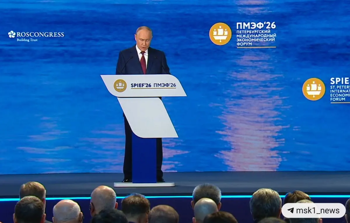 Президент назвал искусственный интеллект, автономные системы и платформенные решения технологиями будущего и подчеркнул успехи России в атомной энергетике.