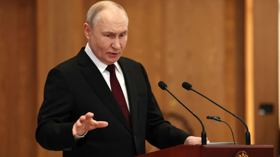 Президент заявил, что Россия ответит, если с территории стран Европы будут запускать беспилотники по российским объектам; он также назвал удары попыткой «раскачать» общество и отметил отсутствие предпосылок для переговоров с Киевом.
