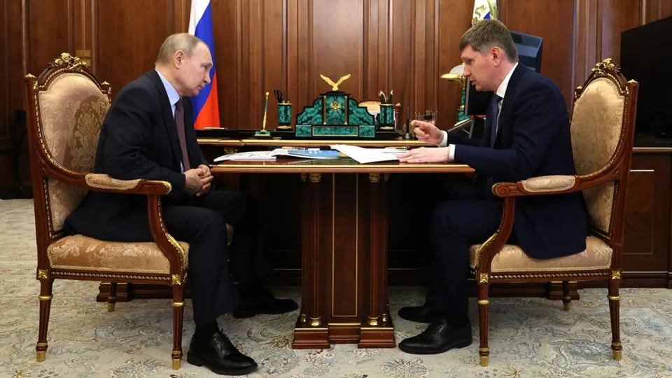 Президент поручил властям переключиться на рост инвестиций как ключевой показатель эффективности, но министерство и эксперты перечисляют множество экономических и институциональных препятствий, из‑за которых вложения остаются на падении.