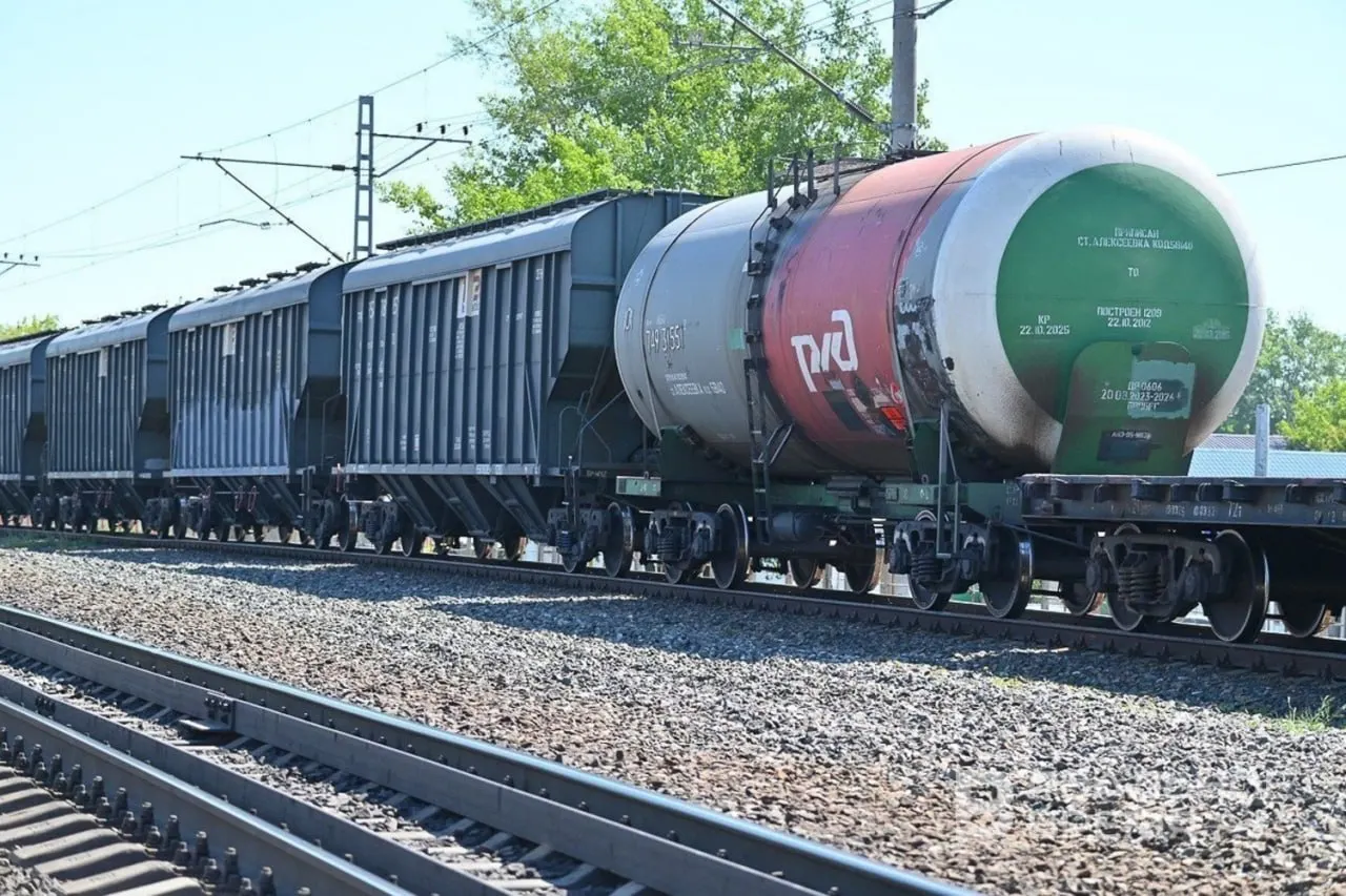 В компании сообщили, что штаб организован для бесперебойного снабжения регионов топливом, с особым вниманием к авиакеросину и оперативному поиску решений на проблемных направлениях.
