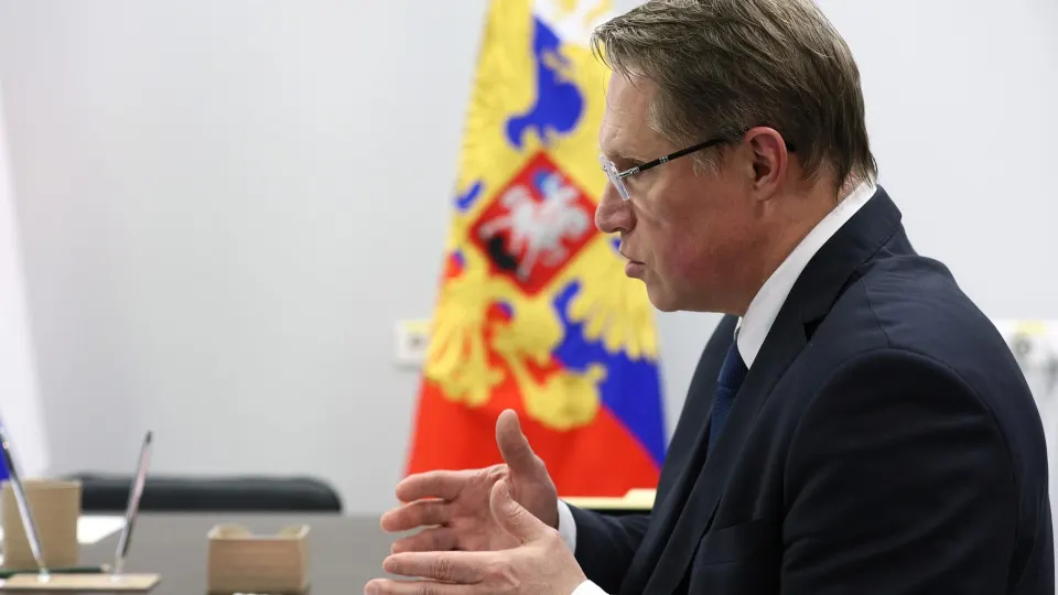 Глава Минздрава сообщил, что большинство ординаторов будут подготовлены для конкретных медицинских организаций по целевым договорам. Сообщается о росте приёма на медпрограммы с 2020 года и о законе об обязательной отработке для выпускников до трёх лет.