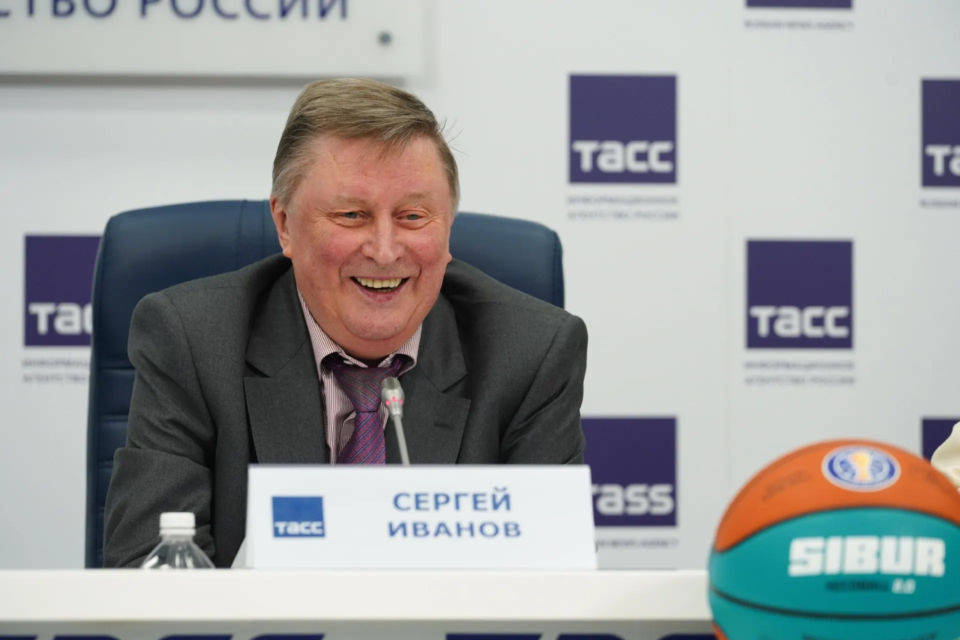Государственный деятель, бывший министр обороны Иванов, скончался в 73 года. Близкий друг сообщил, что общались с ним всего три дня назад.