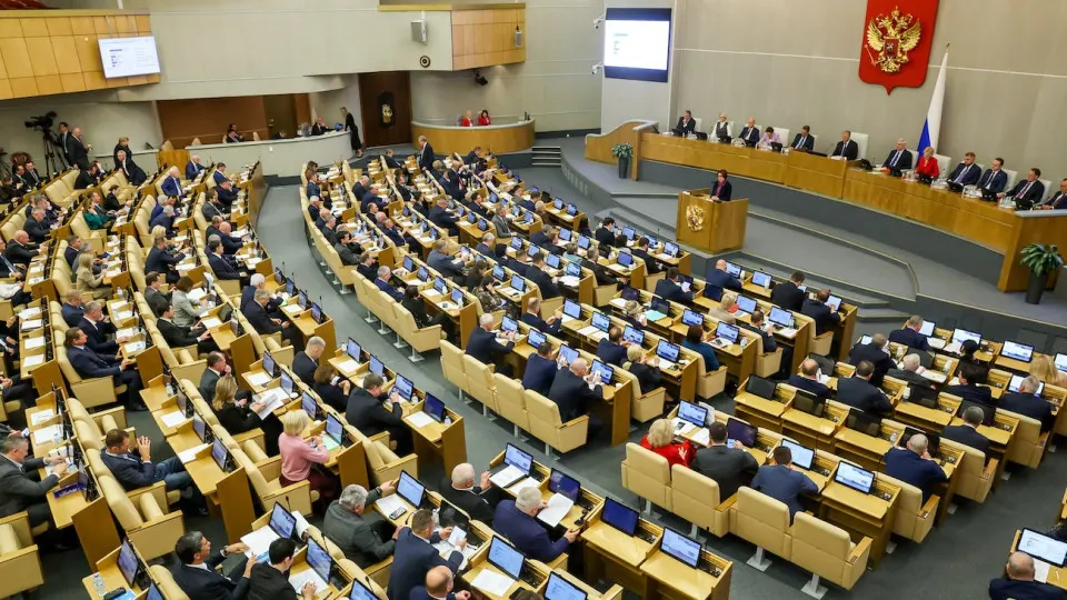 Парламент принял поправки, дающие кабинету министров право увеличивать расходы сверх запланированных лимитов и привлекать дополнительные заимствования для покрытия дефицита.