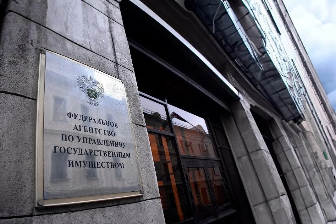Депутаты отменили ценовой порог и полугодовую паузу при повторных торгах, ужесточили требования к оценщикам и организаторам продаж; для религиозной недвижимости установлены особые правила оспаривания приватизации.
