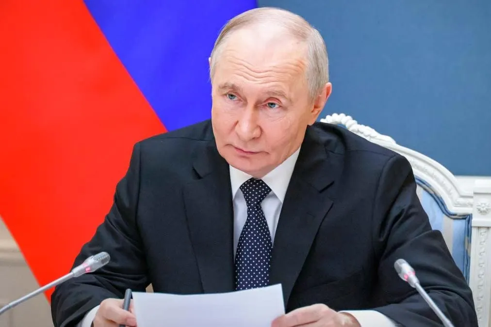 Указ разрешает временно не исполнять обязательства по банковским вкладам перед кредиторами из стран, признанных «недружественными». Поправки вступили в силу 1 июня 2026 года.
