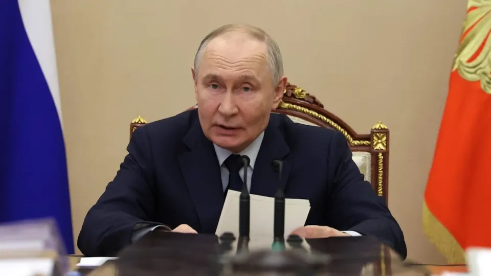 Президент заявил, что инвестиционной паузы нет, но инвесторы сокращают вложения из‑за макроэкономической сдержанности, высоких ставок и внешних ограничений — инвестиции упали на 14,3% в I квартале.