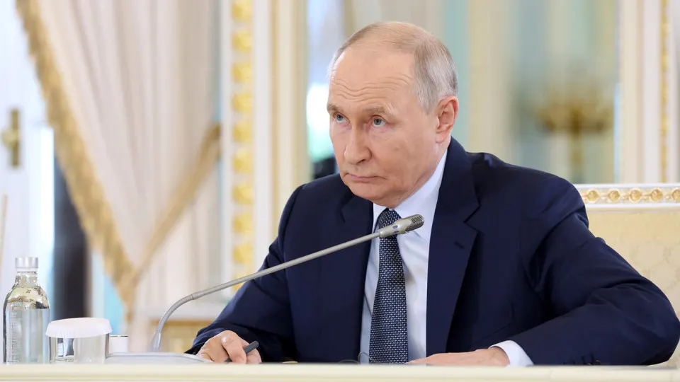 Президент заявил о значительном расширении контролируемых территорий; независимые аналитики фиксируют сокращение зон под контролем российских сил и отмечают замедление продвижения.