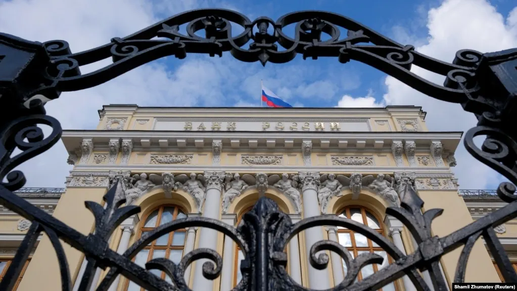Банк России снизил оценку роста ВВП в 2026 году до 0–1% и повысил прогноз инфляции до 6–7%. Пересмотр затронул также бюджетные показатели, цену нефти и прогнозы внешней торговли.