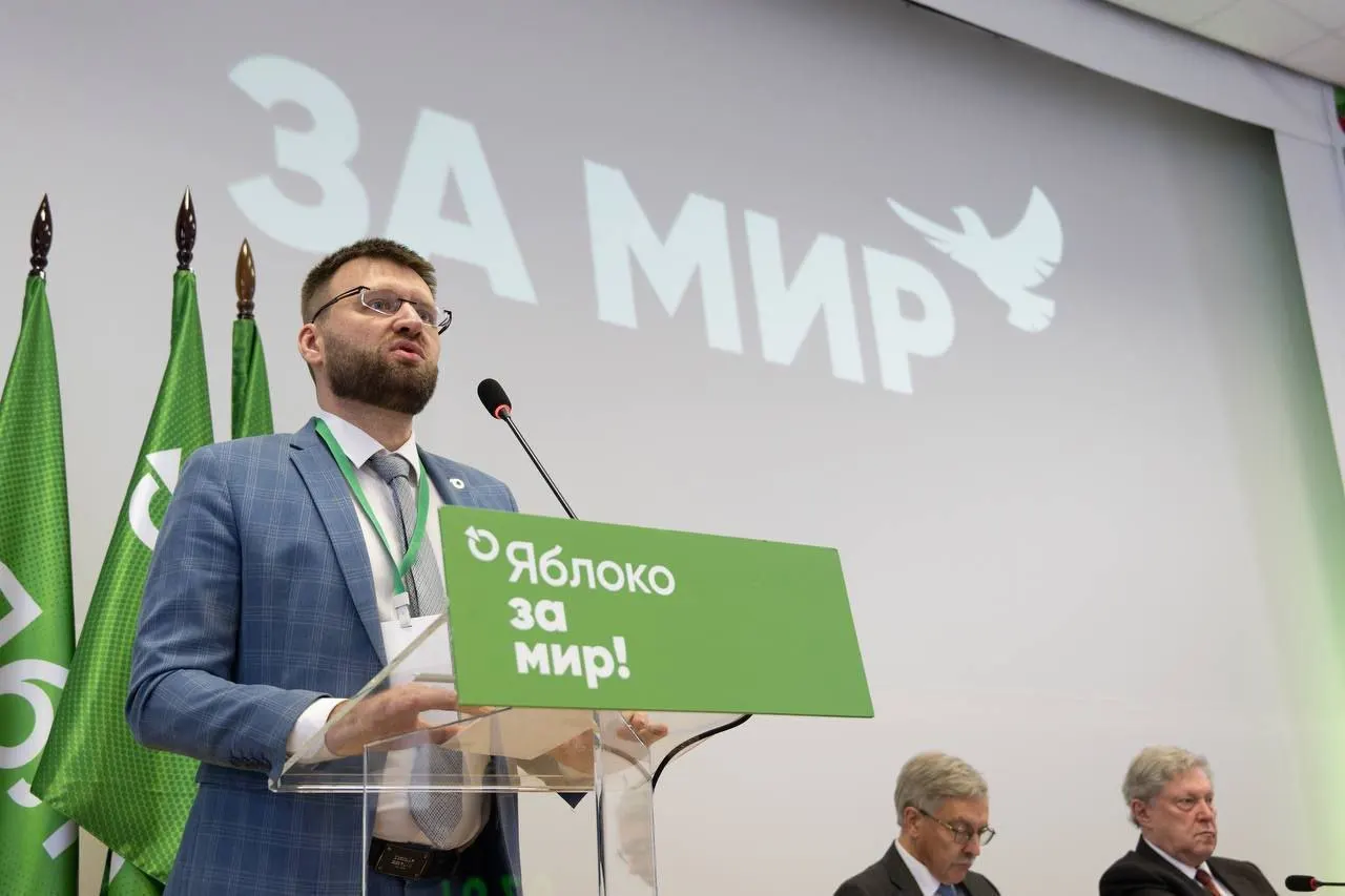 Минюст отклонил ходатайство о снятии статуса «иноагента» с зампреда «Яблока», сославшись на «факты ведения политической деятельности»: поздравление от председателя партии, поездки в суд, возложение цветов и участие в видеоролике.