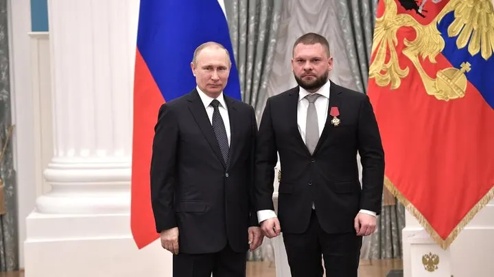 Декларации кандидатов «ЕР» показали наличие у ряда участников списка зарубежных активов — акций, инвестиционных паев и облигаций. Партия заявляет, что спорные активы были отчуждены до подачи документов.
