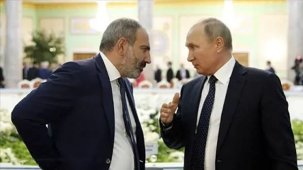 Премьер Армении заявил, что ограничения на поставки армянских товаров противоречат армяно‑российским договорам и ЕАЭС, и призвал принять меры; в разговоре также поднимали идею всенародного референдума о будущем членстве в ЕС или ЕАЭС. Торговля между странами сократилась более чем на 20%.