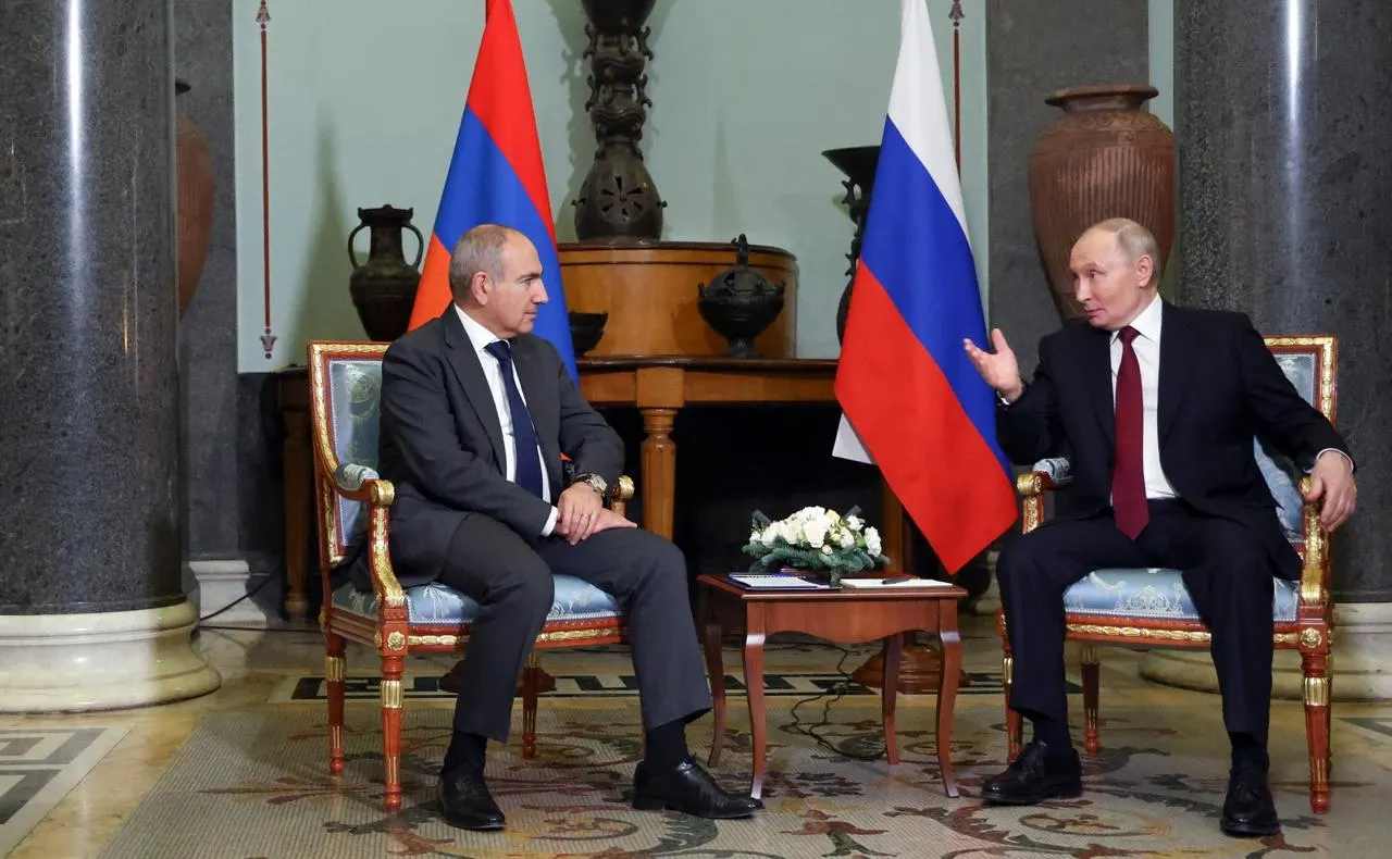 Премьер-министр Никол Пашинян заявил, что непринятие мер по снятию запретов на ввоз из Армении грозит парализовать Евразийский экономический союз и может привести к его развалу.
