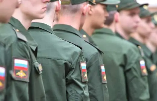 Правительство поддержало законопроект, позволяющий направлять срочников на службу в пожарные подразделения МЧС для тушения пожаров и аварийно‑спасательных работ в населённых пунктах.