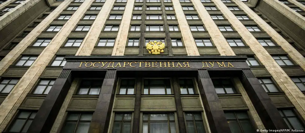 Нижняя палата парламента приняла пакет поправок в Налоговый кодекс, который меняет механизм топливного демпфера, уточняет правила биржевых продаж и вводит компенсации для импортного дизеля. Ожидается, что меры помогут стабилизировать внутренний рынок и увеличить поставки.