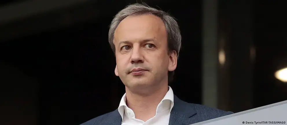 Аркадий Дворкович заявил, что будет оспаривать в суде включение в 21-й пакет санкций ЕС и передал обязанности главы Международной шахматной федерации вице-президенту Вишванатану Ананду на время судебного разбирательства.