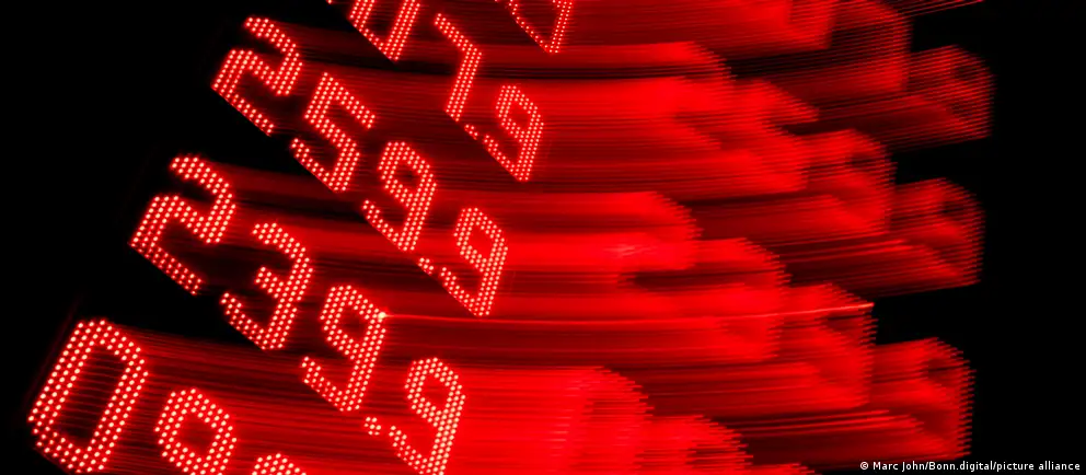 Удары беспилотников по нефтеперерабатывающим заводам и последовавшее эмбарго на вывоз топлива привели к резкому сокращению поставок дизеля из РФ, росту цен и усилению конкуренции на мировых рынках.