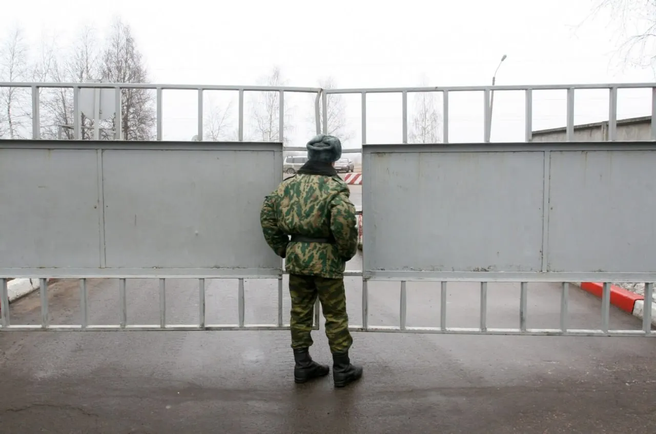 Депутат из Томска утверждает, что статус «самовольно покинувших часть» всё чаще присваивают пропавшим без вести, из‑за чего родственники теряют право на компенсации.