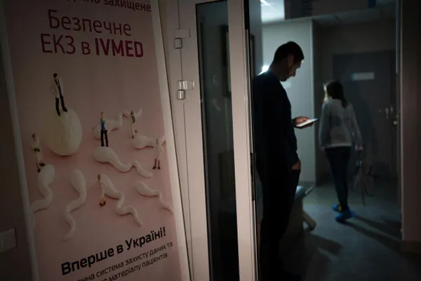 Депутаты приняли поправки в закон о ветеранах: ряд женщин сможет бесплатно пройти процедуру экстракорпорального оплодотворения в рамках ОМС; суррогатное материнство из льгот исключено.