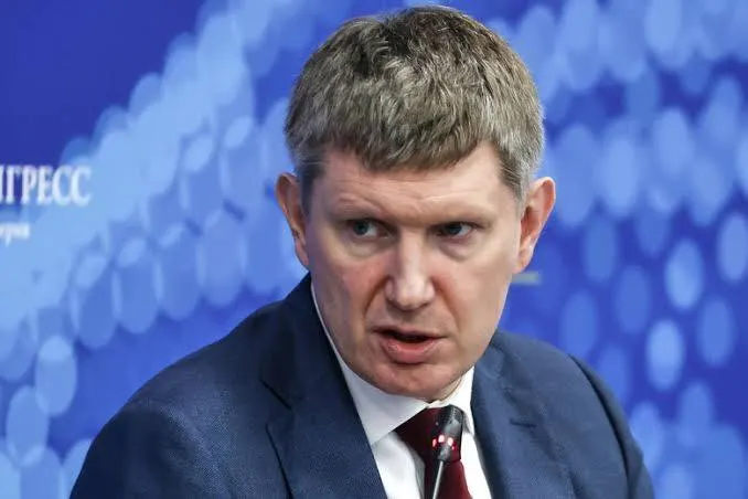 Минэкономразвития утвердило правило: с 1 сентября 2026 года гостиницы с более чем 50 номерами обязаны принимать постояльцев при подтверждении личности через государственный мессенджер; отелям окажут поддержку при подключении и обучении персонала.